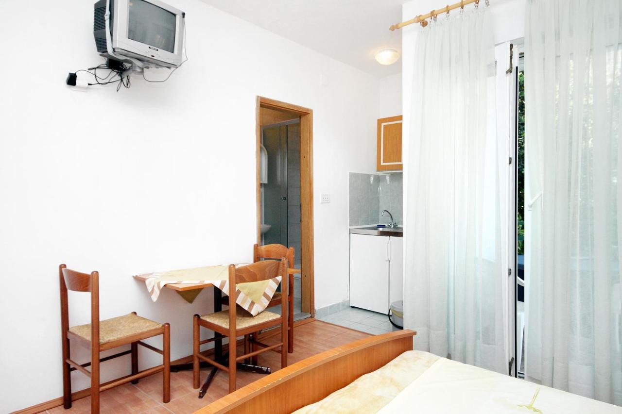 Apartments By The Sea Drvenik Donja Vala, Makarska - 6701 Exterior foto